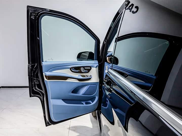 Фото 8 - Mercedes-Benz V-Class