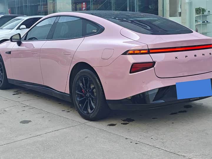 Фото 8 - XPeng P7