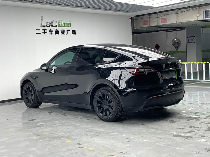 Фото 6 - Tesla Model Y