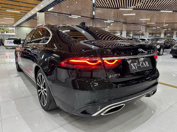 Фото 8 - Jaguar XF L