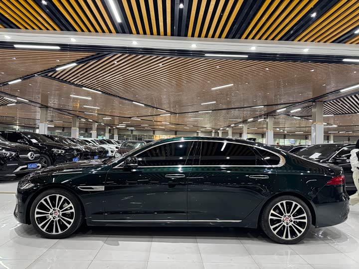 Фото 9 - Jaguar XF L