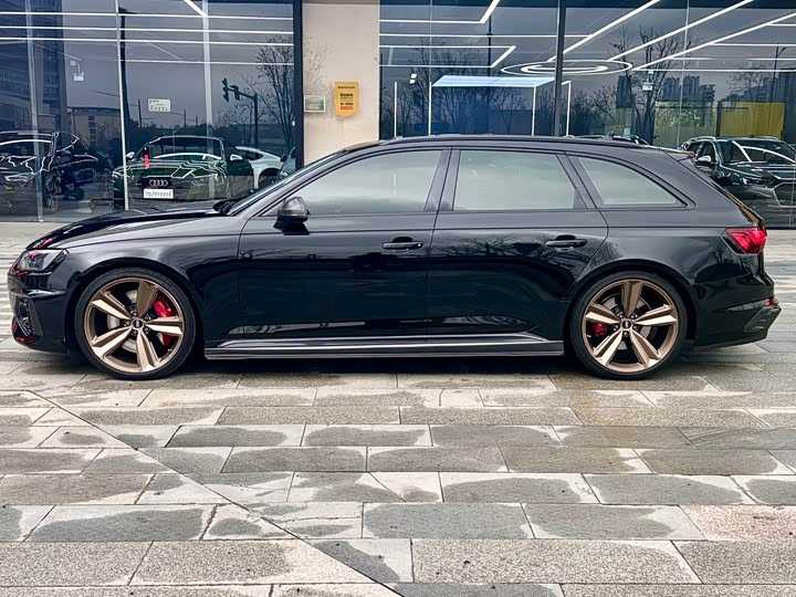 Фото 3 - Audi RS 4