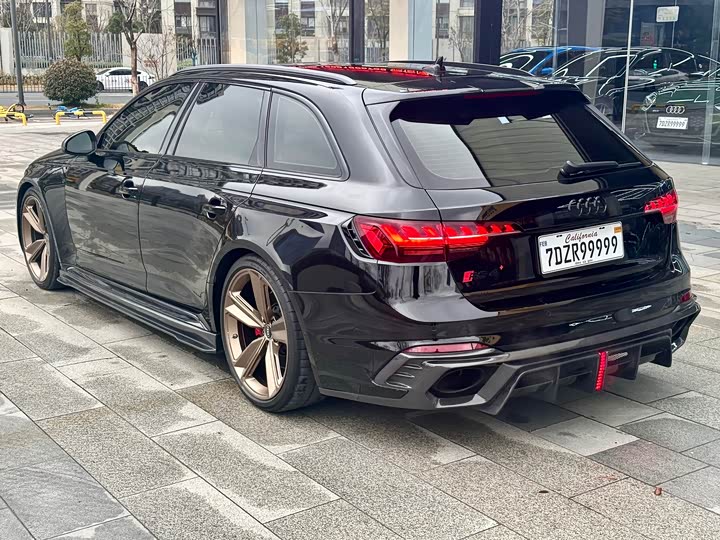 Фото 4 - Audi RS 4