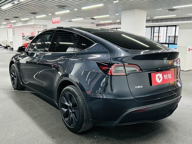 Фото 6 - Tesla Model Y