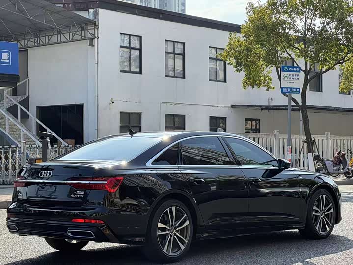 Фото 4 - Audi A6L