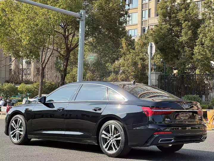 Фото 6 - Audi A6L