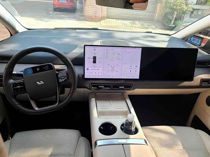 Фото 4 - LiXiang Mega