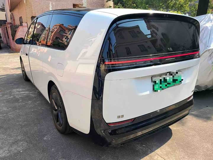 Фото 5 - LiXiang Mega