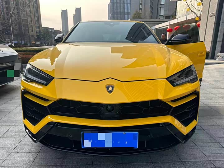 Фото 2 - Lamborghini Urus