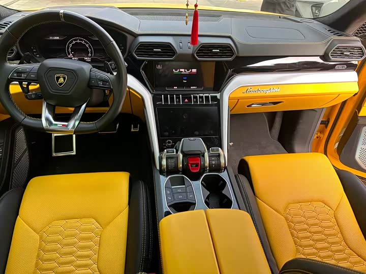 Фото 4 - Lamborghini Urus