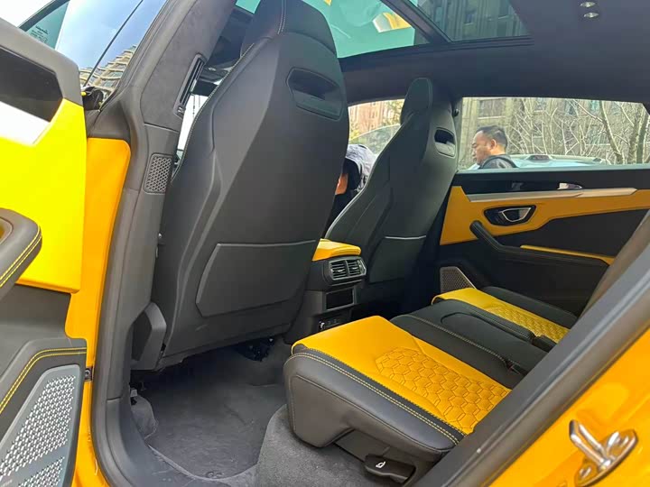 Фото 5 - Lamborghini Urus