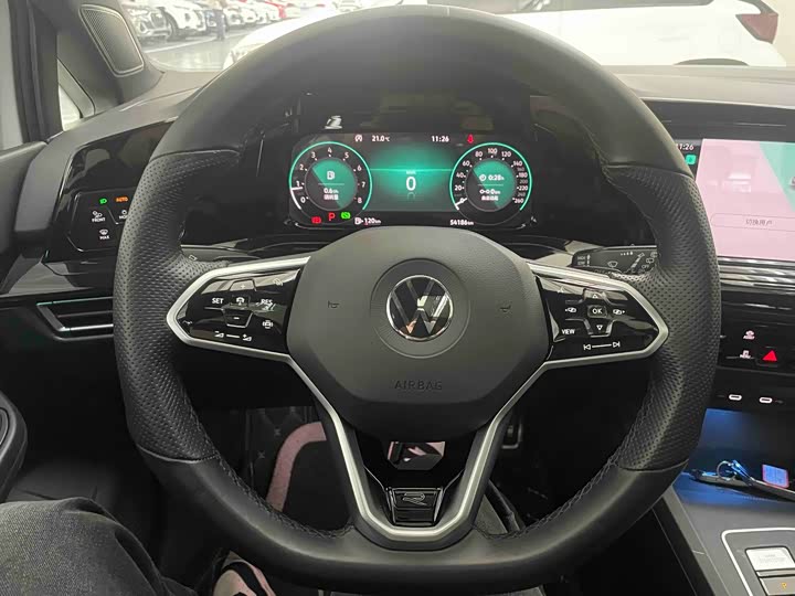 Фото 8 - Volkswagen Golf