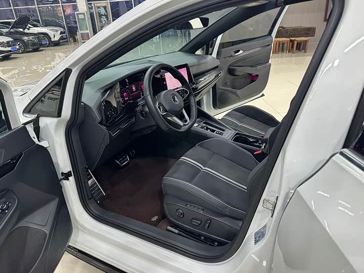 Фото 7 - Volkswagen Golf