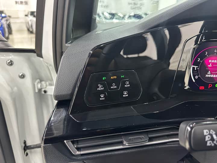 Фото 8 - Volkswagen Golf