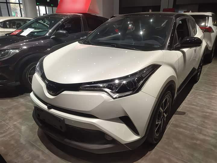 Фото 2 - Toyota C-HR