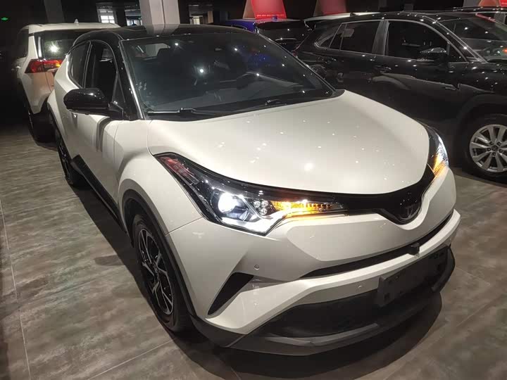 Фото 4 - Toyota C-HR