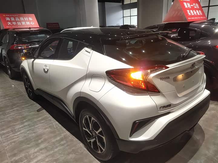 Фото 5 - Toyota C-HR