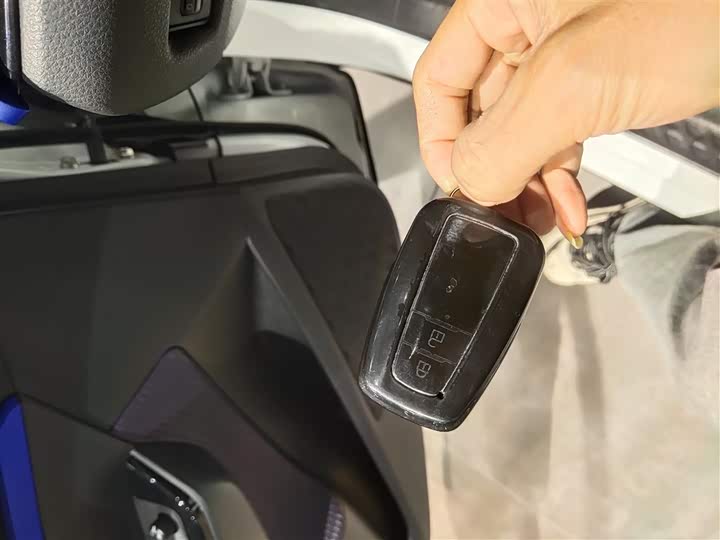 Фото 9 - Toyota C-HR