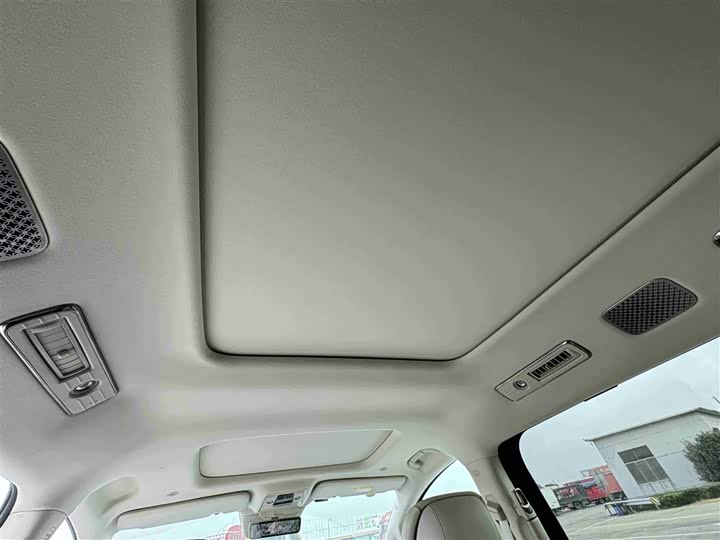 Фото 9 - Denza D9