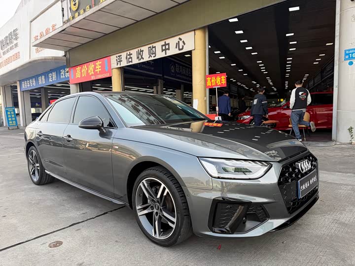 Фото 2 - Audi A4L