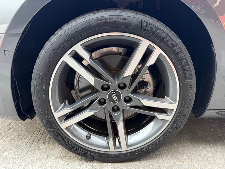 Фото 9 - Audi A4L