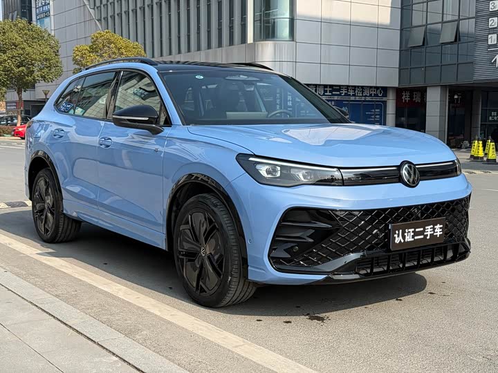 Фото 3 - Volkswagen Tiguan L Pro