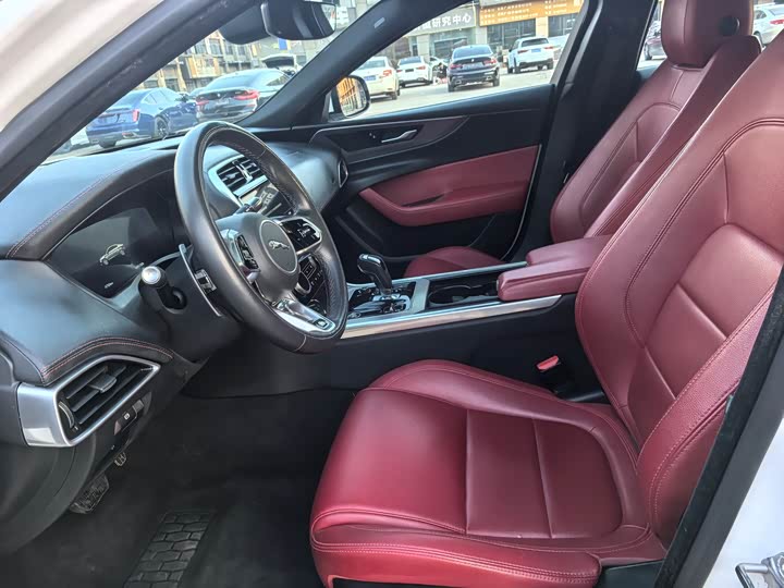 Фото 4 - Jaguar XE L