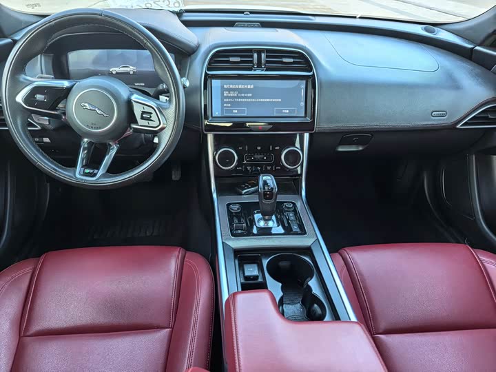 Фото 5 - Jaguar XE L