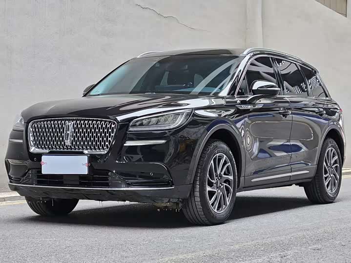 Фото 1 - Lincoln Corsair