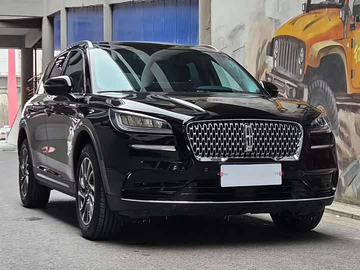 Фото 2 - Lincoln Corsair