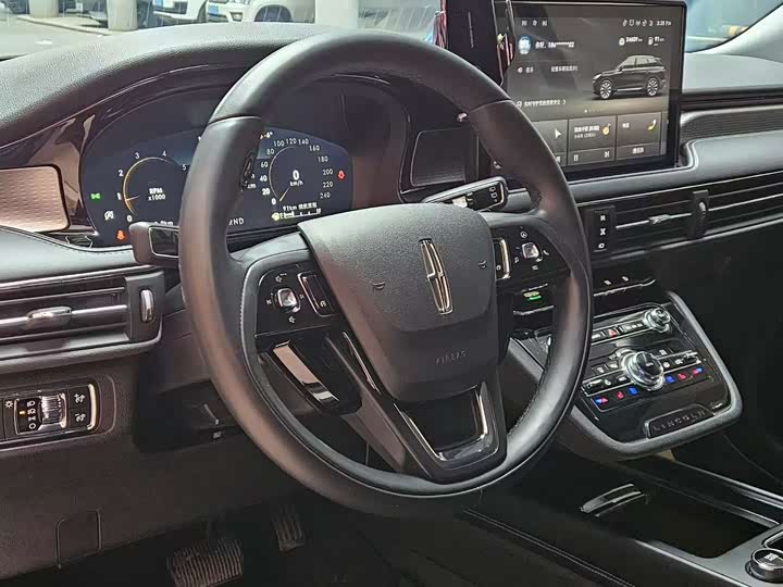 Фото 4 - Lincoln Corsair