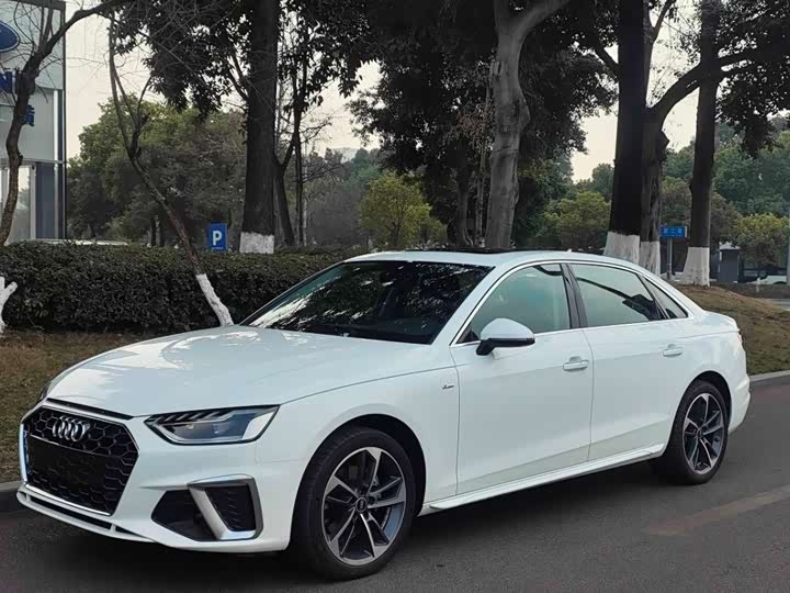 Фото 1 - Audi A4L