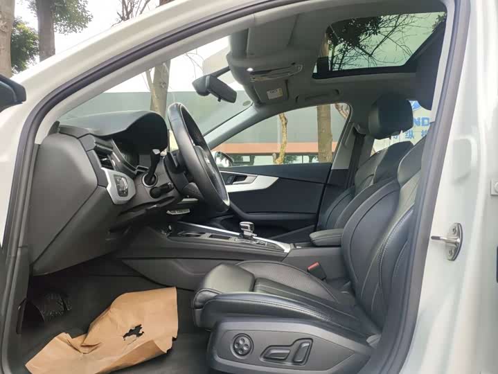 Фото 4 - Audi A4L