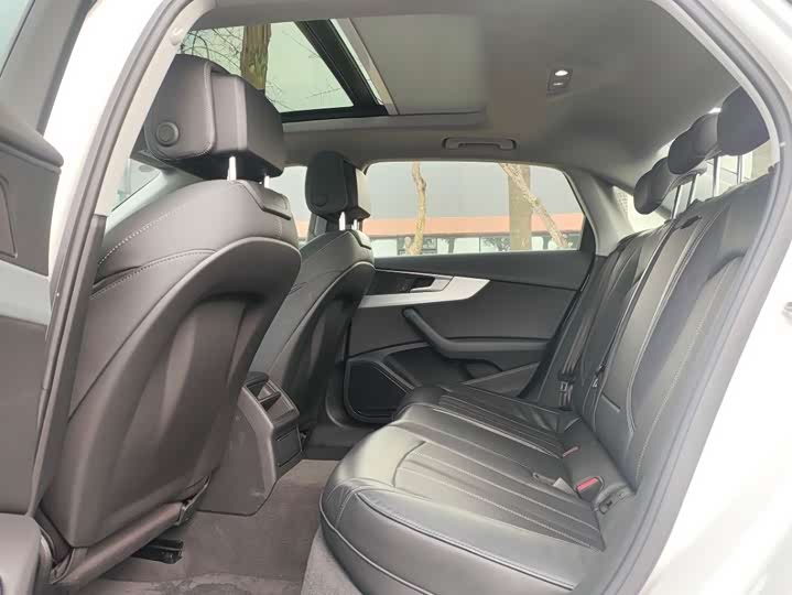 Фото 5 - Audi A4L