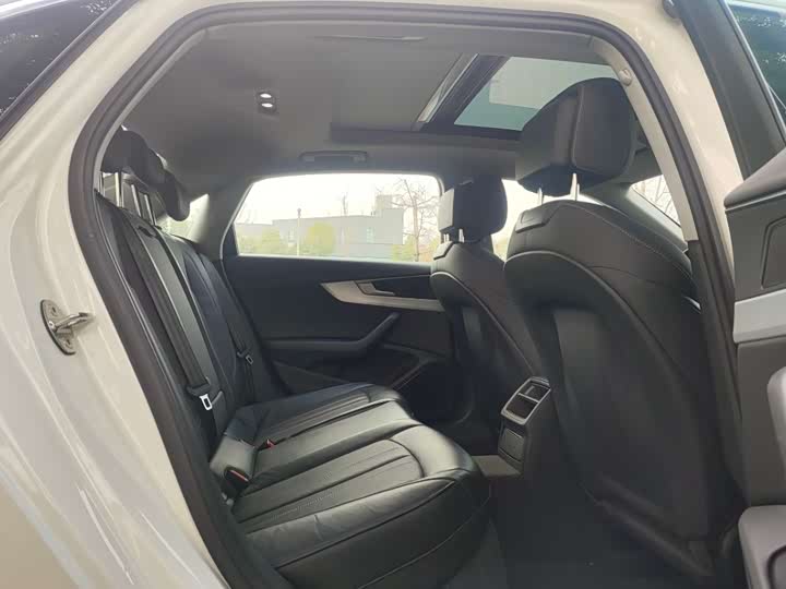 Фото 6 - Audi A4L