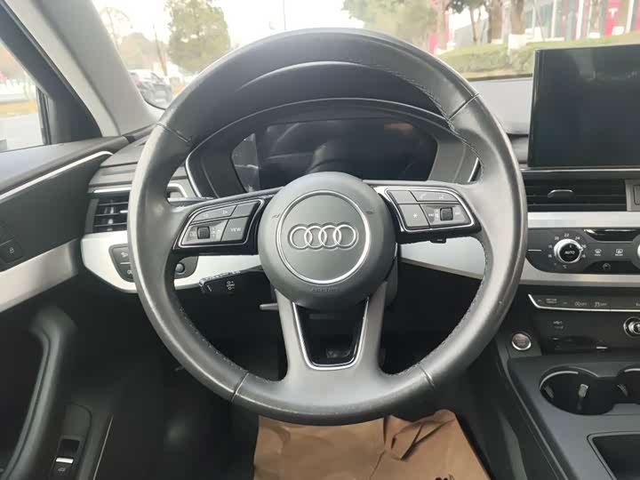 Фото 9 - Audi A4L