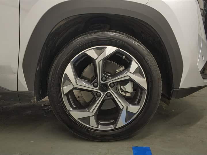 Фото 6 - Geely Atlas L