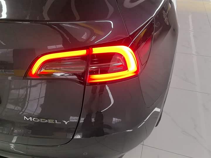 Фото 8 - Tesla Model Y