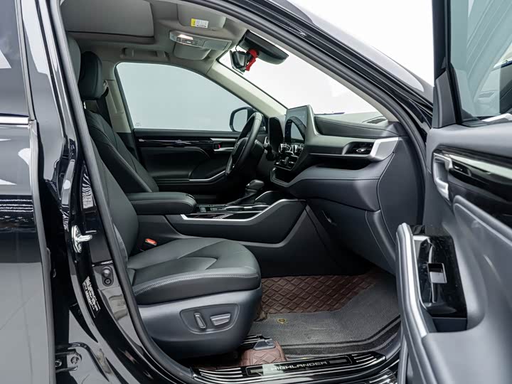 Фото 8 - Toyota Highlander