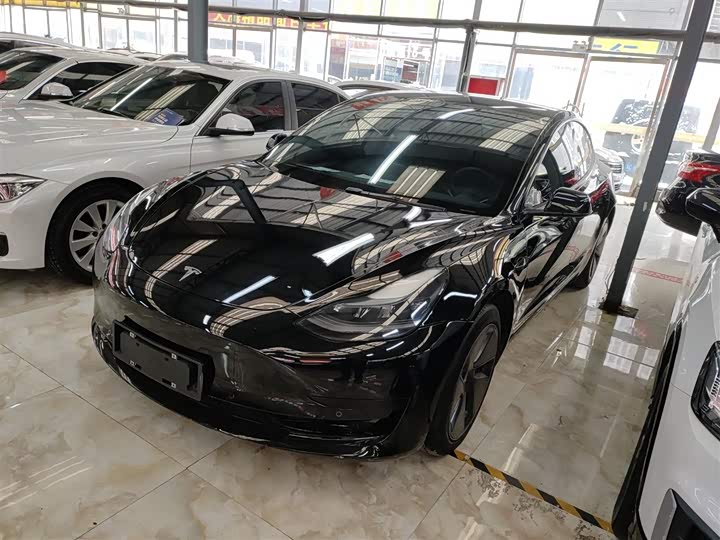 Фото 2 - Tesla Model 3