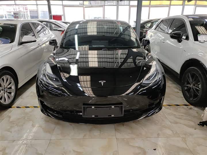 Фото 3 - Tesla Model 3