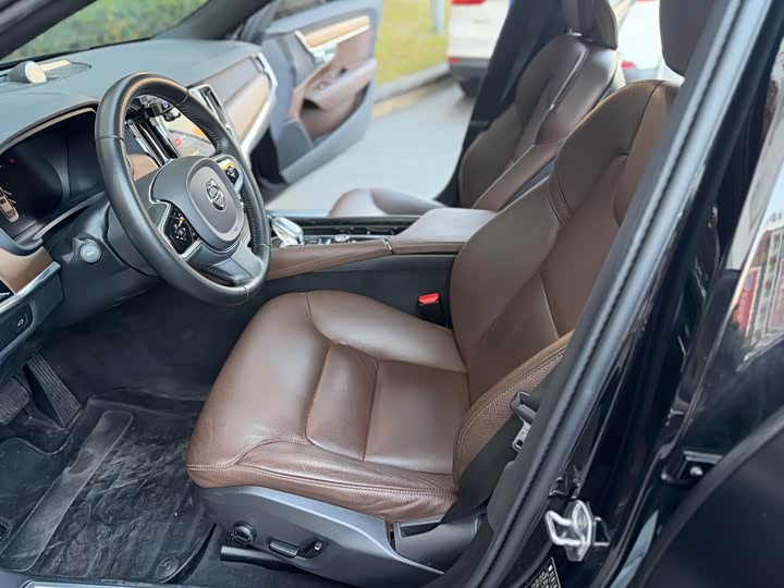 Фото 4 - Volvo S90