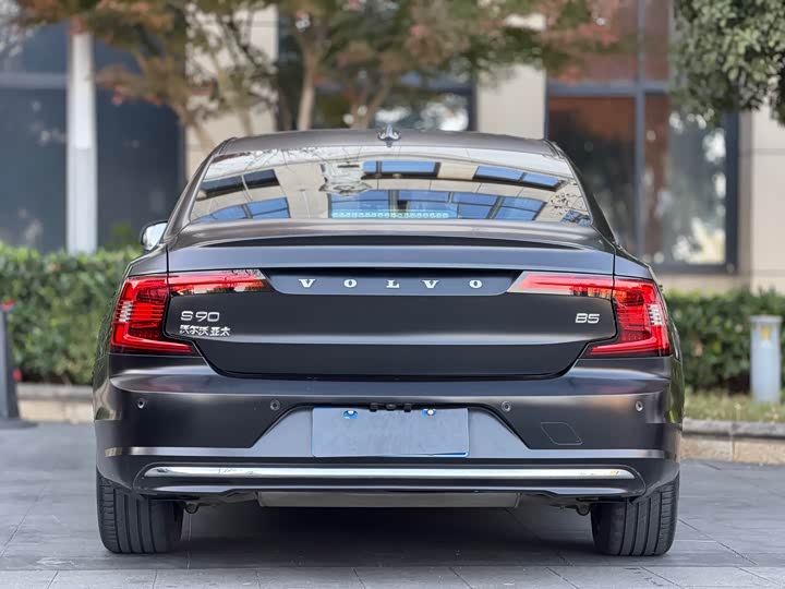 Фото 9 - Volvo S90