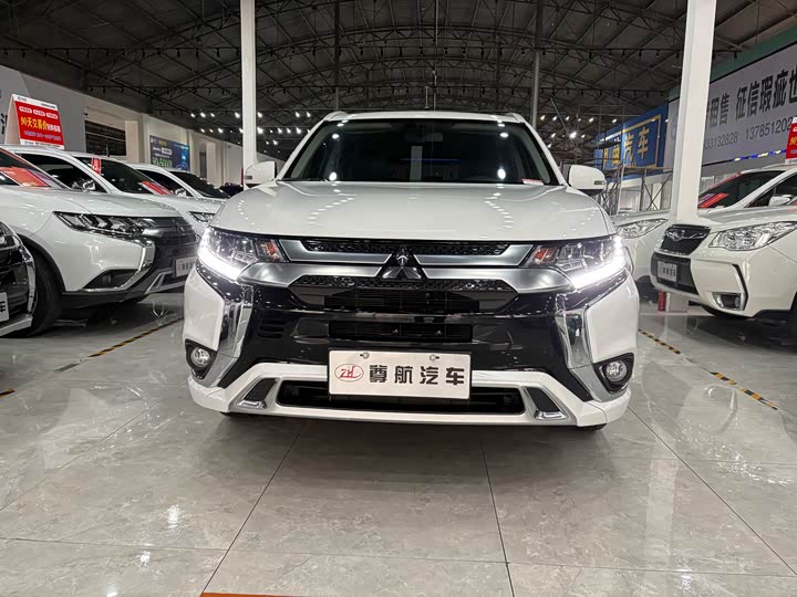 Фото 2 - Mitsubishi Outlander