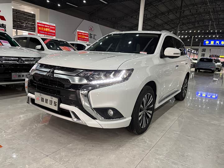 Фото 3 - Mitsubishi Outlander