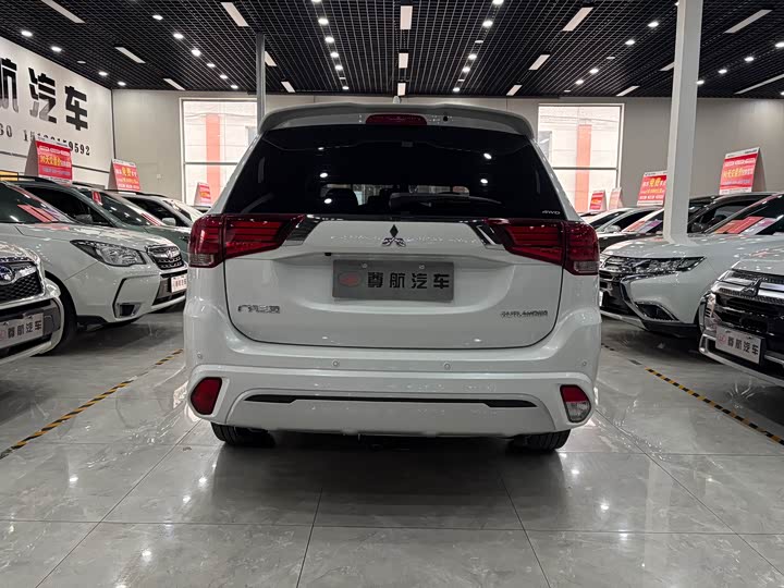 Фото 5 - Mitsubishi Outlander