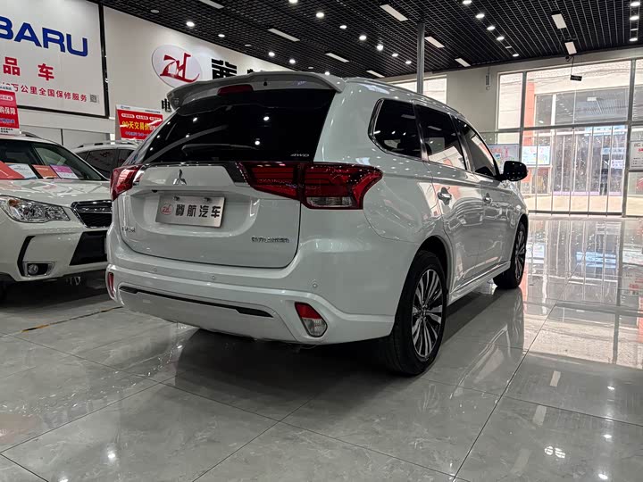 Фото 6 - Mitsubishi Outlander