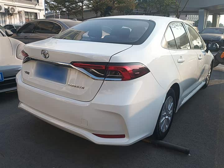 Фото 7 - Toyota Corolla