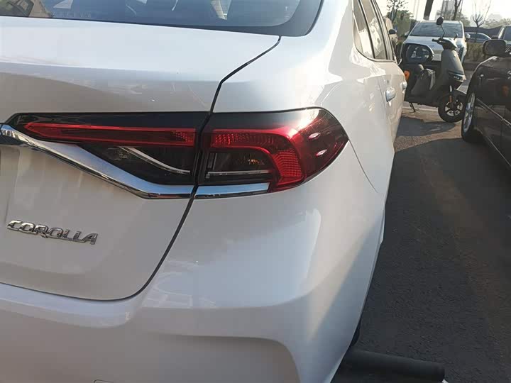 Фото 8 - Toyota Corolla