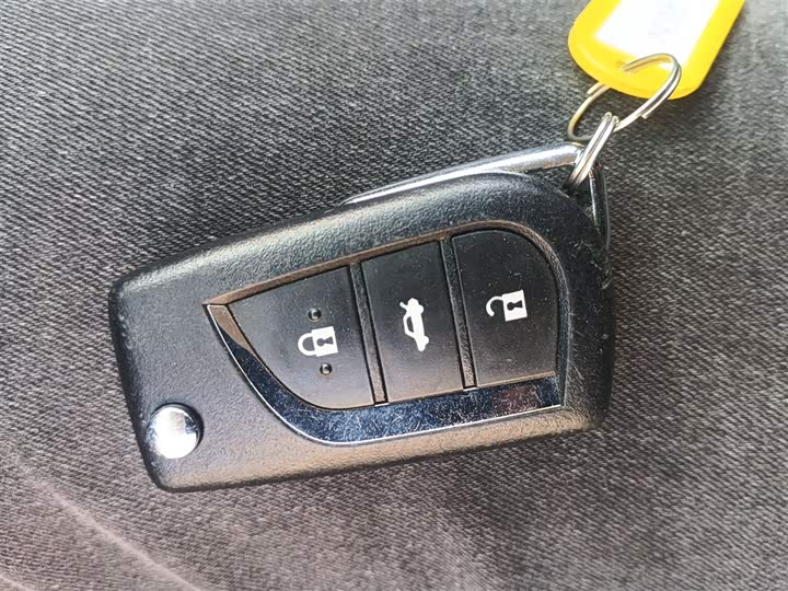 Фото 9 - Toyota Corolla